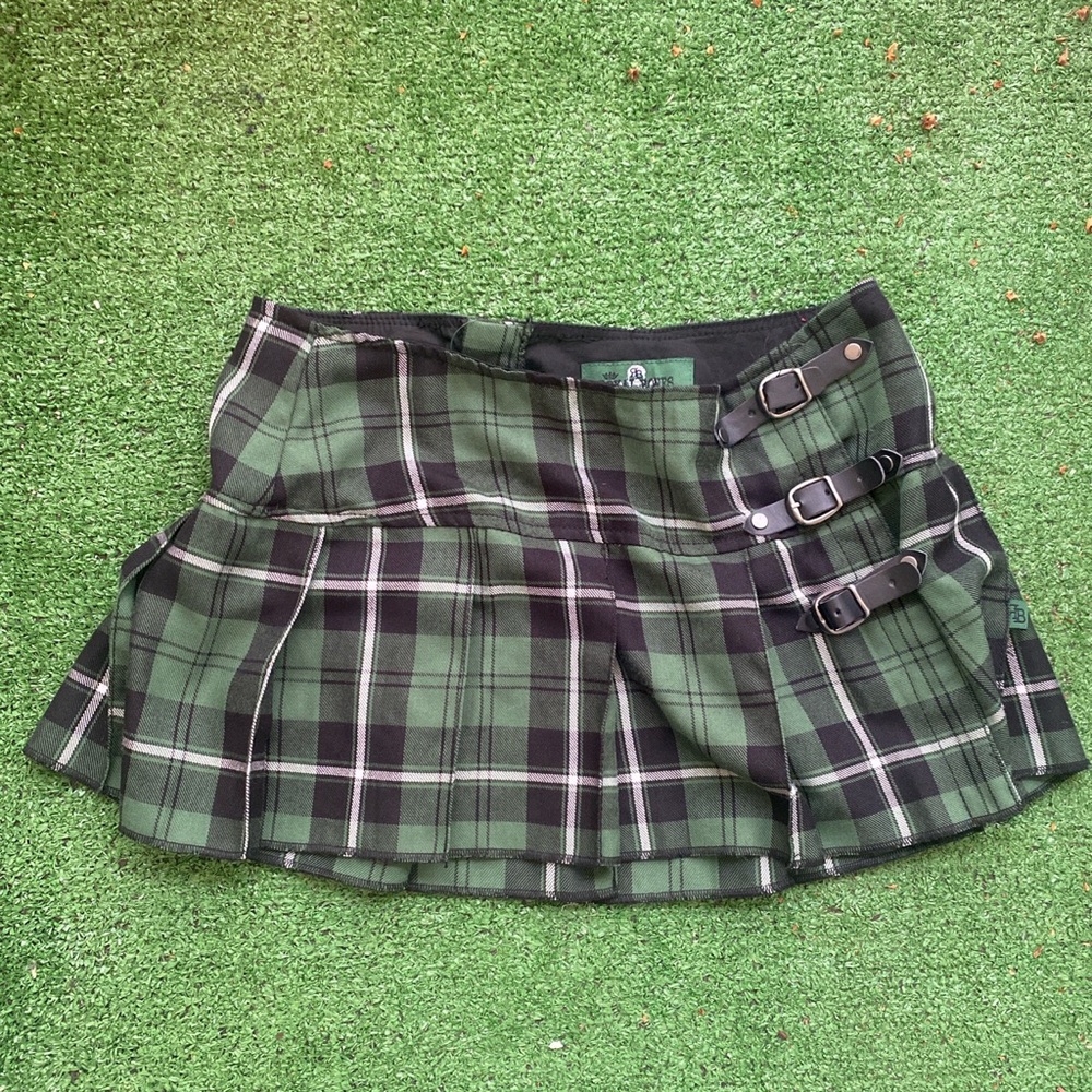 pleated green and black royal bones mini skirt 🖤